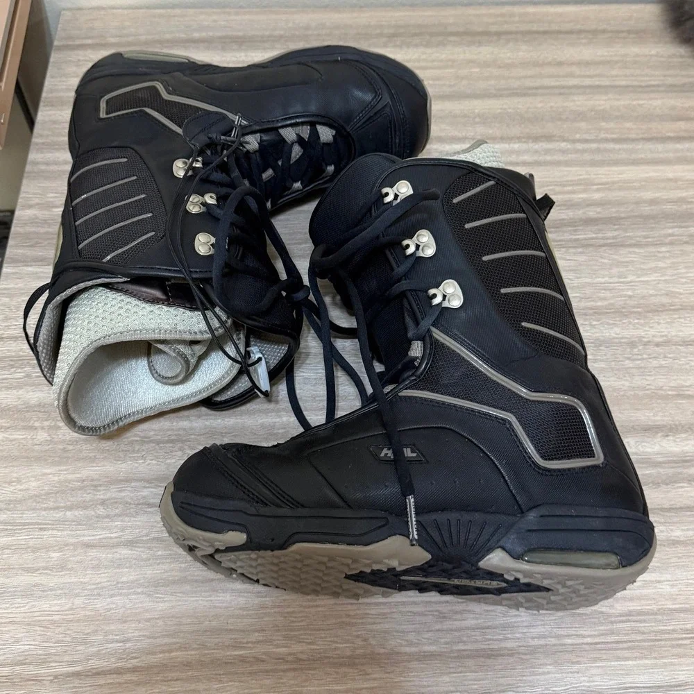 Burton Men Hail‎ Snowboard Boots 9 Black Tan Lace Up Freestyle Gorpcore Alpine